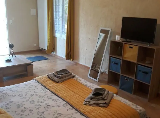 게스트하우스 Hotes De L'isle 3*